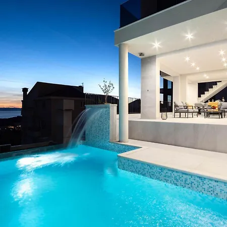 Cozy In With Outdoor Swimming Pool Holiday home *