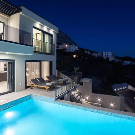 Cozy In With Outdoor Swimming Pool Holiday home *