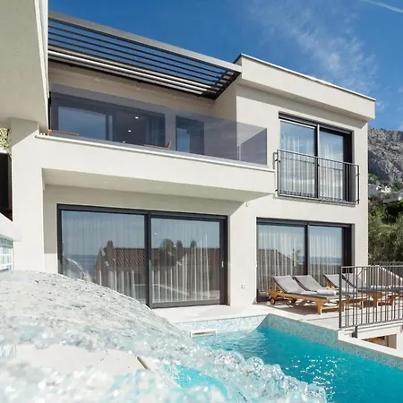 Cozy In With Outdoor Swimming Pool Holiday home