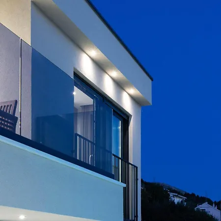 Cozy In With Outdoor Swimming Pool * Makarska