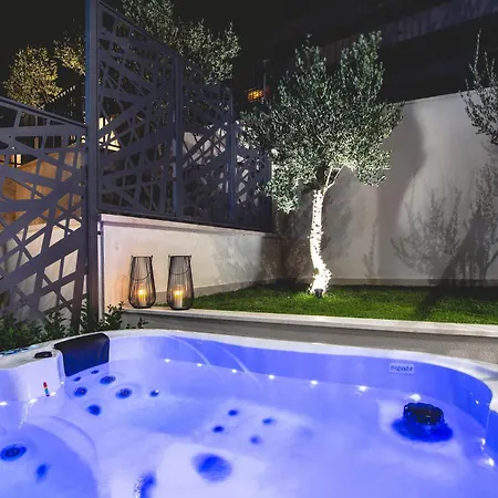 Cozy In With Outdoor Swimming Pool Holiday home Makarska